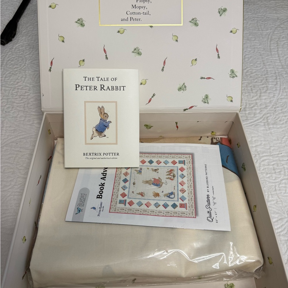 Peter Rabbit Quilt Gift Box with Ribbon - Picture 3 of 3